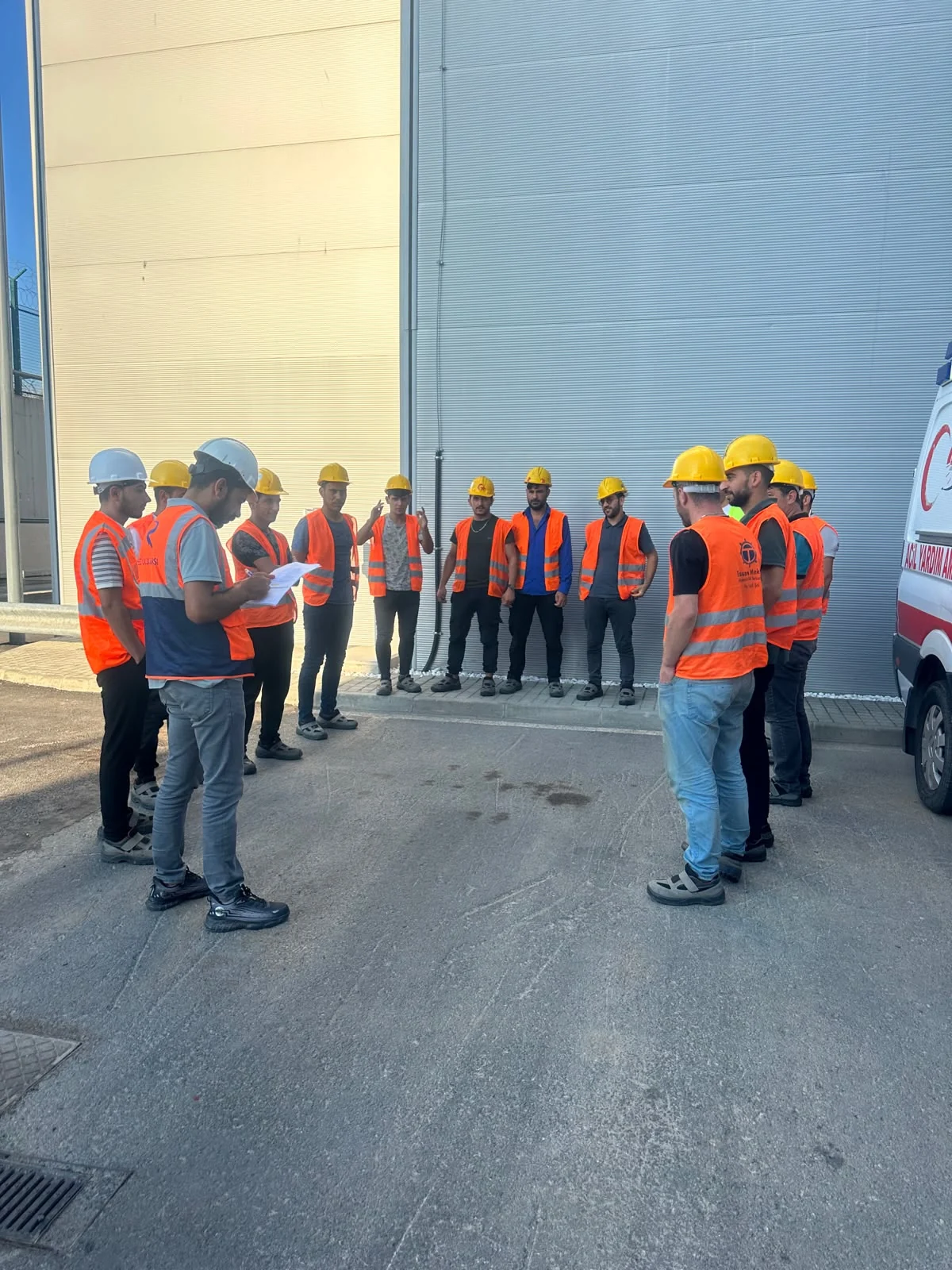 Tessan Mekanik saha ekibinin çalışma öncesi koordinasyonu